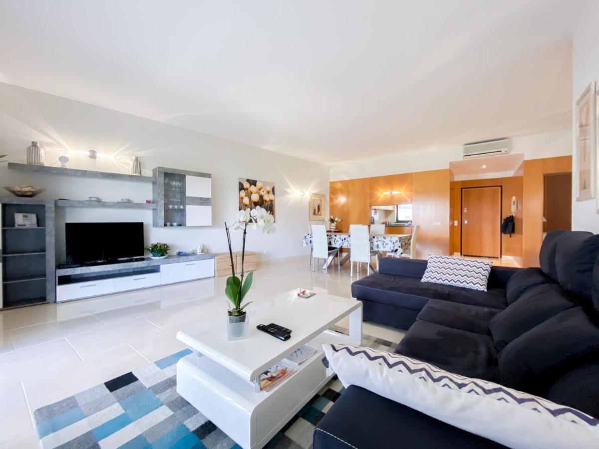 Spacious Modern With Swimming Pool #1905 Apartment *