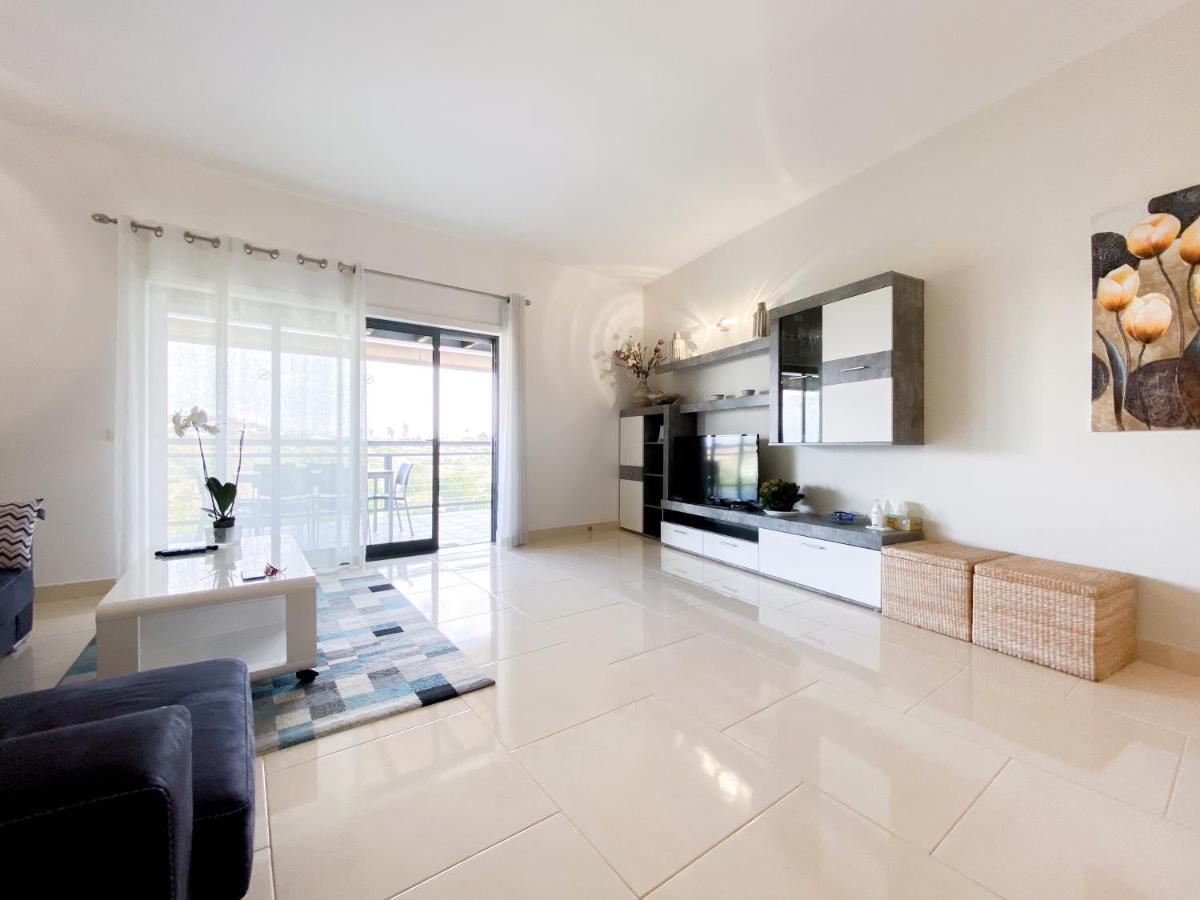 Spacious Modern With Swimming Pool #1905