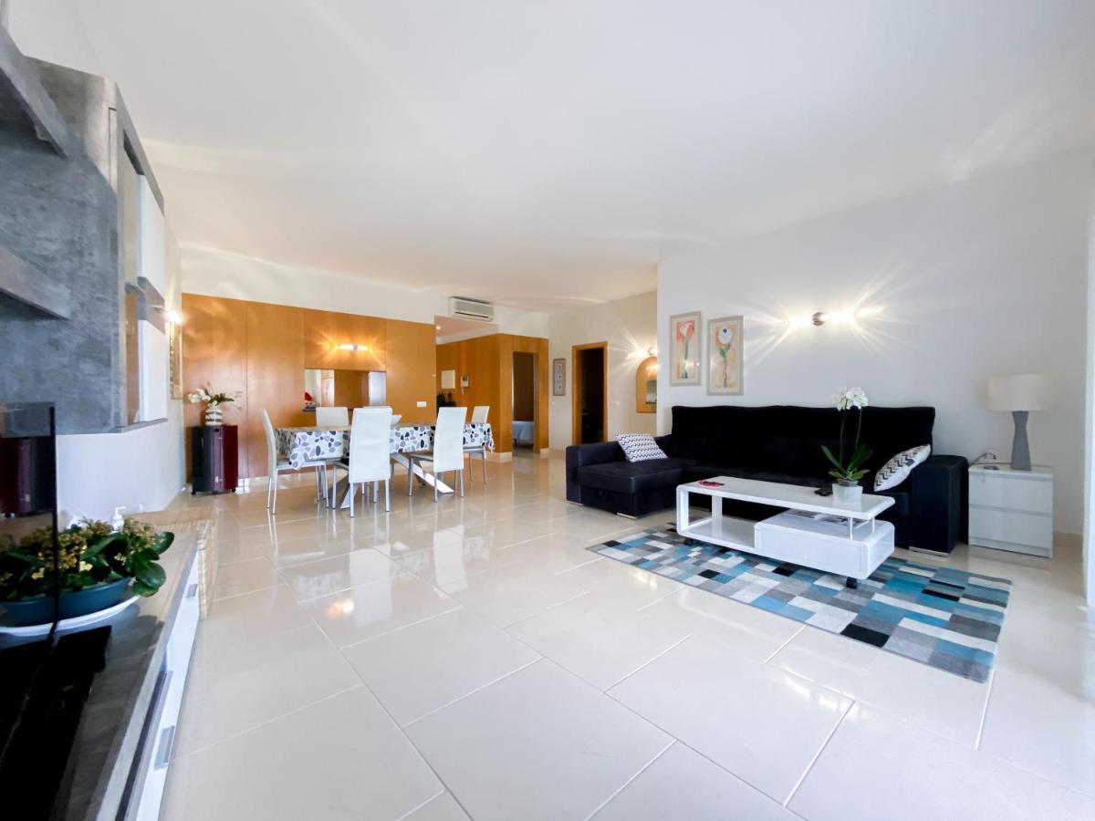 Spacious Modern With Swimming Pool #1905 Apartment