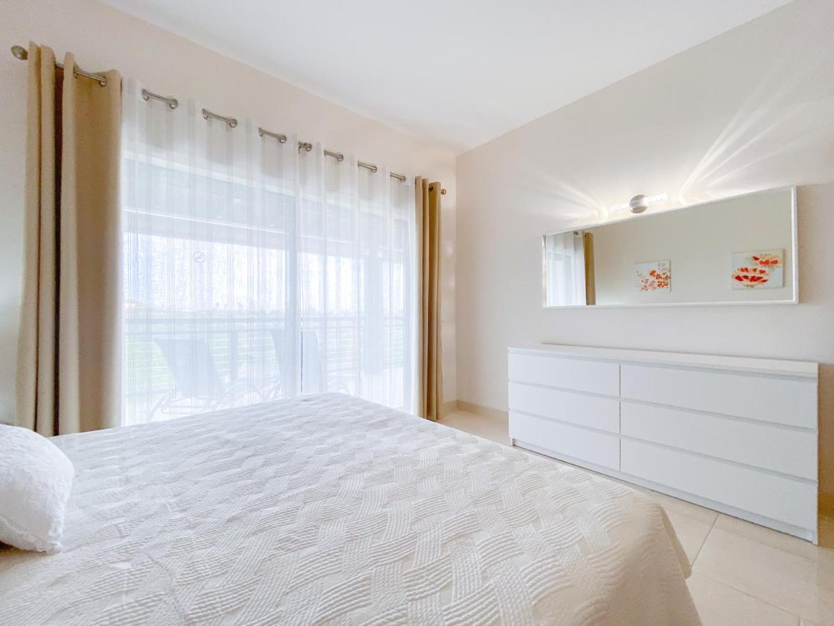 Spacious Modern With Swimming Pool #1905 Apartment *