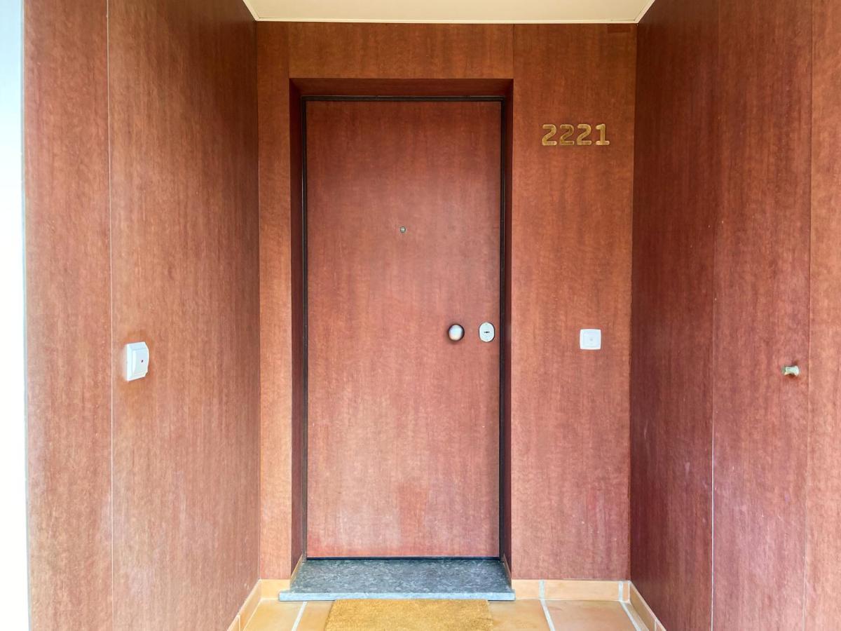 Spacious Modern With Swimming Pool #1905 Apartment *